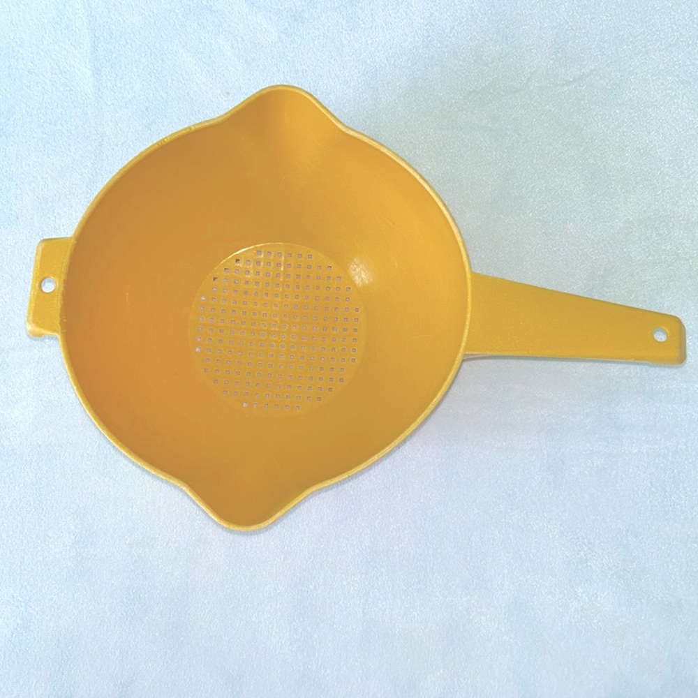 Vintage Tupperware Colander